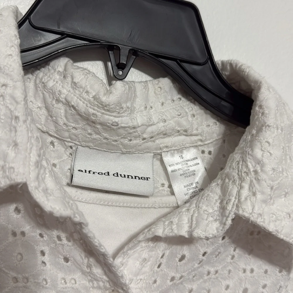 Alfred Dunner White Floral Eyelet Button Top size 16 - Picture 5 of 8